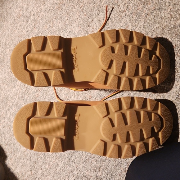 Boots - Picture 4 of 6